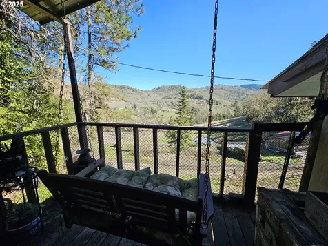 1896 SE Strong Avenue Roseburg OR 97470