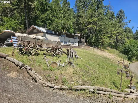 1896 SE Strong Avenue Roseburg OR 97470