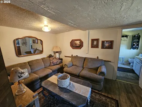 1896 SE Strong Avenue Roseburg OR 97470