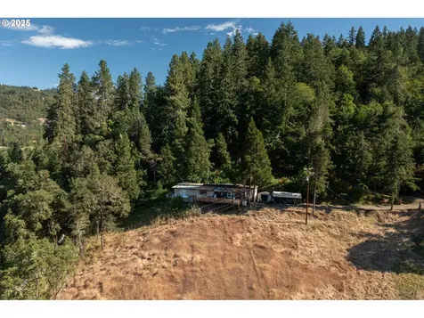 1896 SE Strong Avenue Roseburg OR 97470
