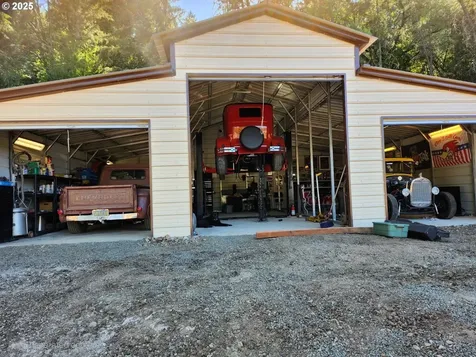 1896 SE Strong Avenue Roseburg OR 97470