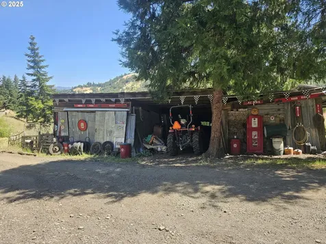 1896 SE Strong Avenue Roseburg OR 97470