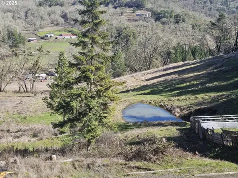 1896 SE Strong Avenue Roseburg OR 97470