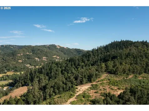 1896 SE Strong Avenue Roseburg OR 97470