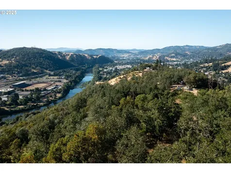 1896 SE Strong Avenue Roseburg OR 97470
