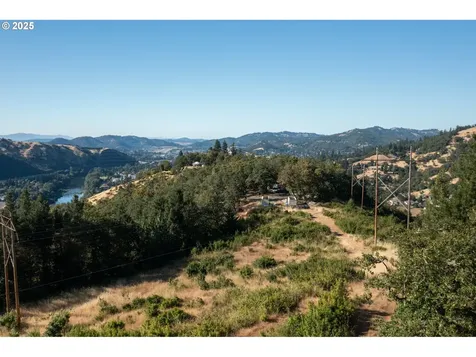 1896 SE Strong Avenue Roseburg OR 97470
