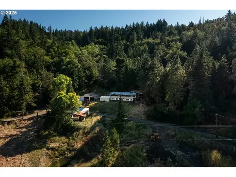 1896 SE Strong Avenue Roseburg OR 97470