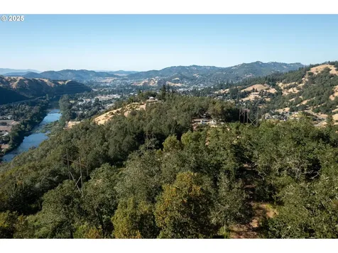 1896 SE Strong Avenue Roseburg OR 97470
