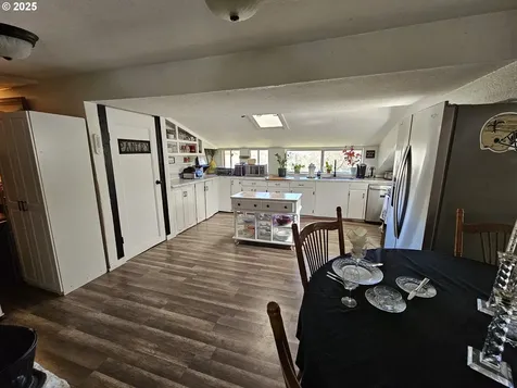 1896 SE Strong Avenue Roseburg OR 97470