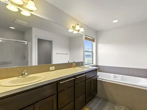 3805 N 3rd Circle Ridgefield WA 98642