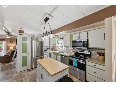 2935 Leaf Terrace Coos Bay OR 97420