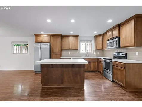 702 Brighton Avenue Oregon City OR 97045