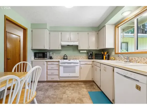 10465 SW Paulina Drive Tualatin OR 97062