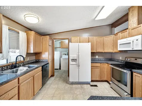 1800 Lakewood Court Eugene OR 97402