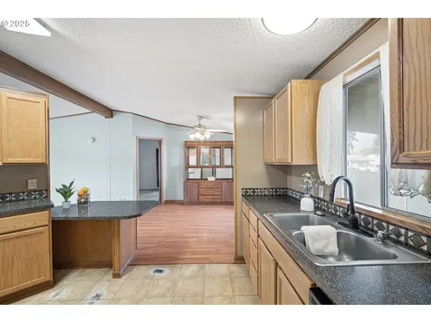 1800 Lakewood Court Eugene OR 97402
