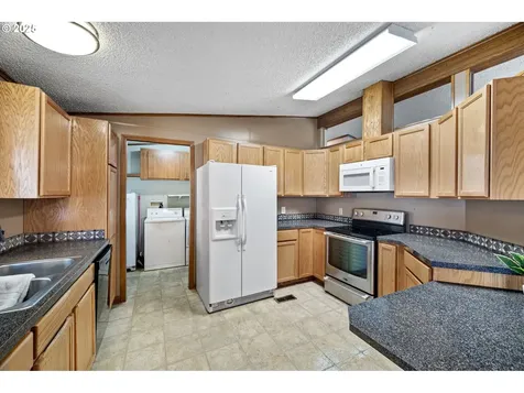 1800 Lakewood Court Eugene OR 97402