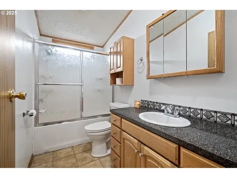 1800 Lakewood Court Eugene OR 97402