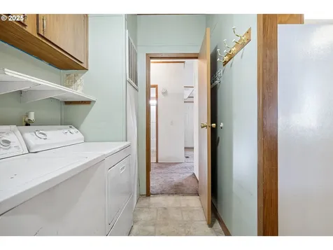 1800 Lakewood Court Eugene OR 97402