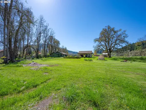 40040 Place Road Fall Creek OR 97438