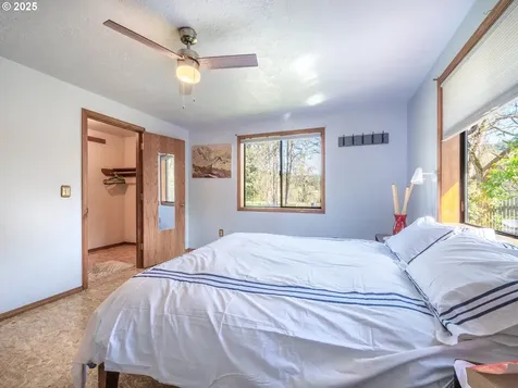 40040 Place Road Fall Creek OR 97438