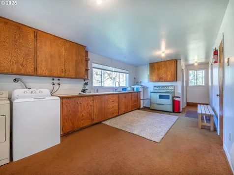40040 Place Road Fall Creek OR 97438