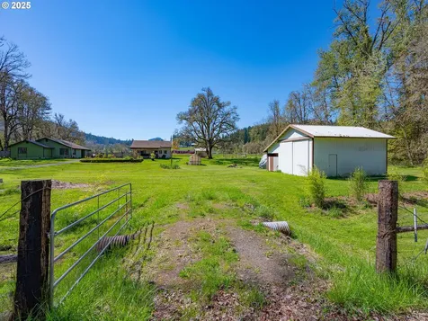 40040 Place Road Fall Creek OR 97438