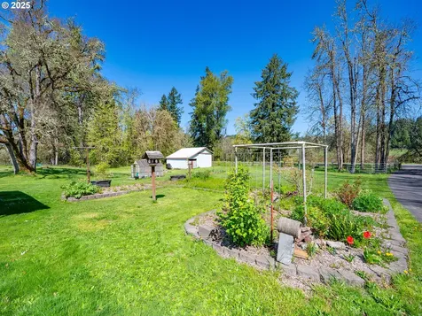40040 Place Road Fall Creek OR 97438