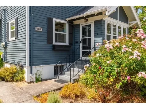 909 Center Street Oregon City OR 97045