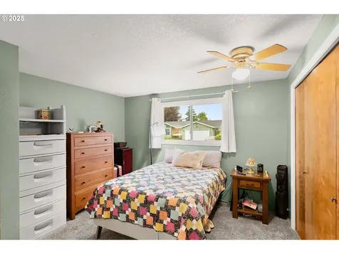 929 Chickadee Court NE Salem OR 97301