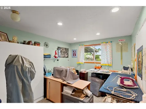 929 Chickadee Court NE Salem OR 97301