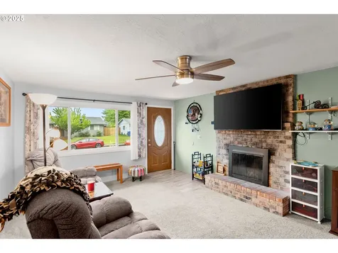 929 Chickadee Court NE Salem OR 97301