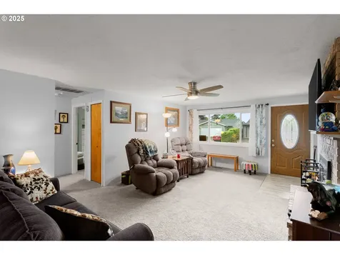 929 Chickadee Court NE Salem OR 97301