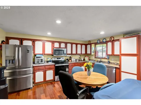 929 Chickadee Court NE Salem OR 97301