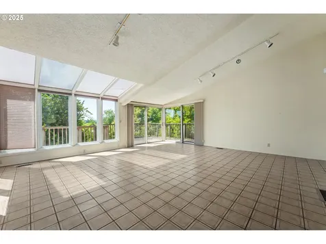 9420 NE Sacramento Street Portland OR 97220
