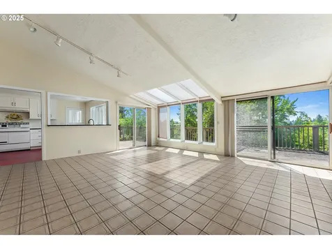 9420 NE Sacramento Street Portland OR 97220