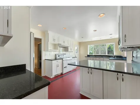 9420 NE Sacramento Street Portland OR 97220