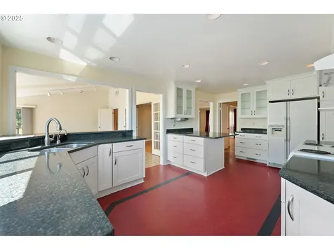 9420 NE Sacramento Street Portland OR 97220