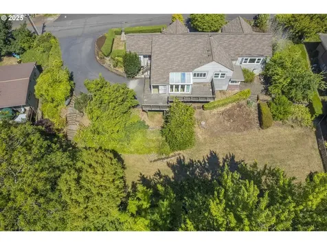 9420 NE Sacramento Street Portland OR 97220