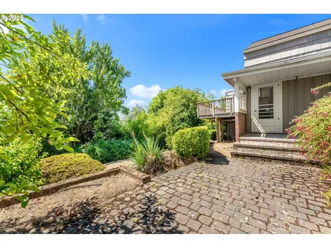 9420 NE Sacramento Street Portland OR 97220