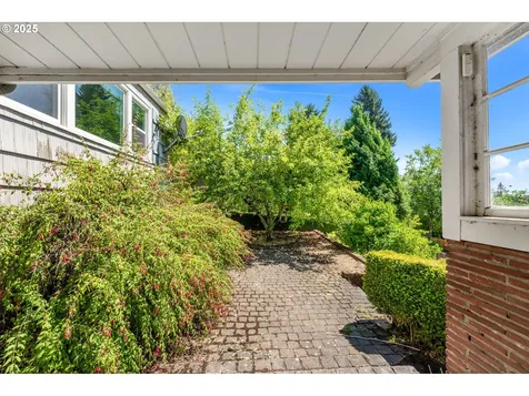 9420 NE Sacramento Street Portland OR 97220