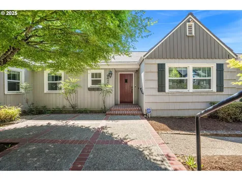 9420 NE Sacramento Street Portland OR 97220