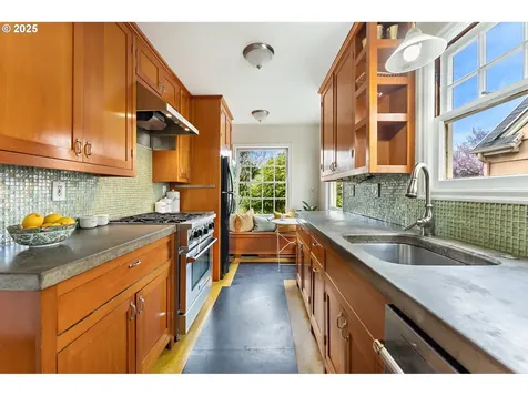 4456 NE Oregon Street Portland OR 97213