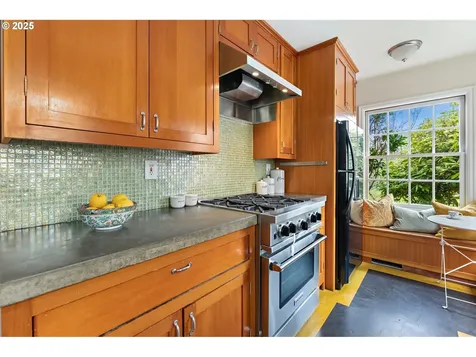 4456 NE Oregon Street Portland OR 97213
