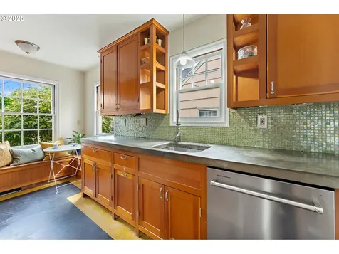 4456 NE Oregon Street Portland OR 97213