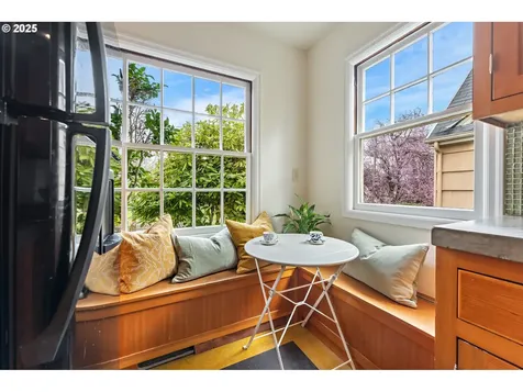 4456 NE Oregon Street Portland OR 97213