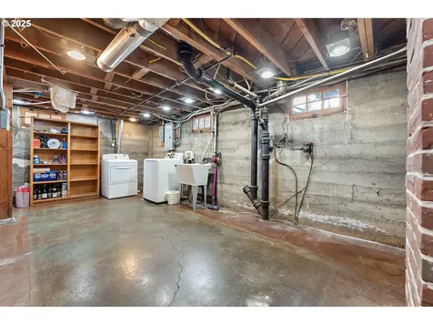 4456 NE Oregon Street Portland OR 97213