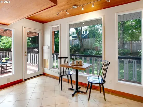4214 NE Hassalo Street Portland OR 97213