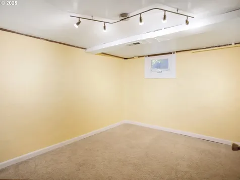 4214 NE Hassalo Street Portland OR 97213