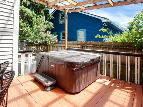 4214 NE Hassalo Street Portland OR 97213