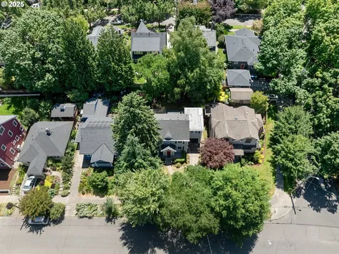 4214 NE Hassalo Street Portland OR 97213